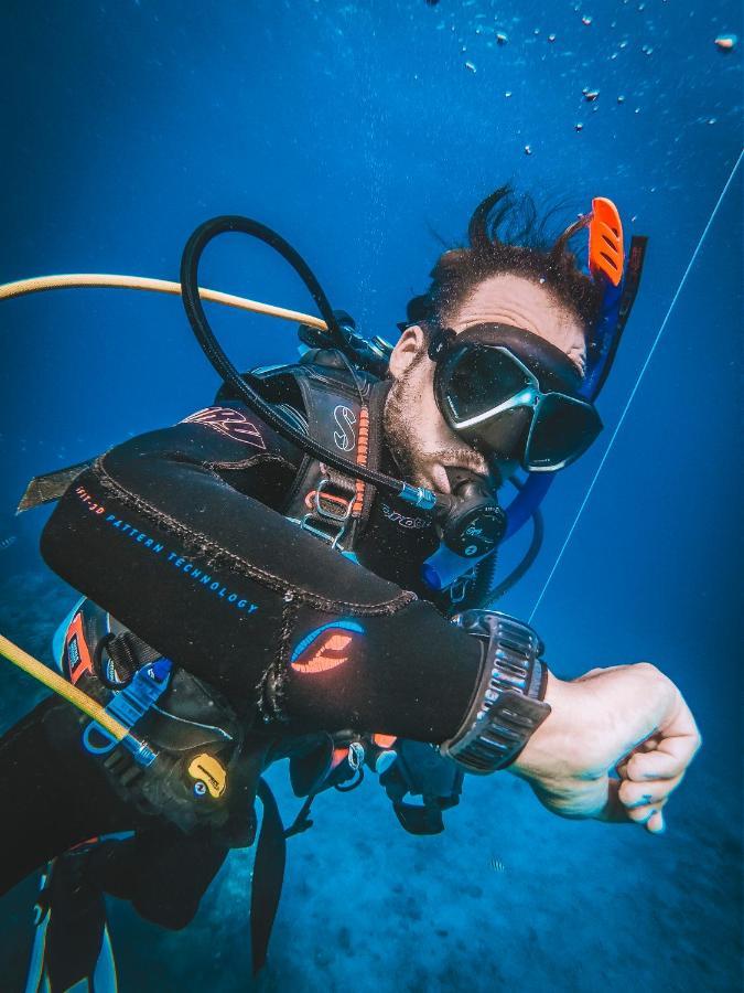 Dpm Koh Tao Diving Hotel & Bar Buitenkant foto